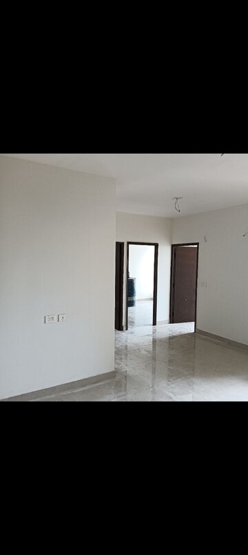 Room in 2 BHK Apartment at Signature Global Proxima, Sector 89 – for Rent