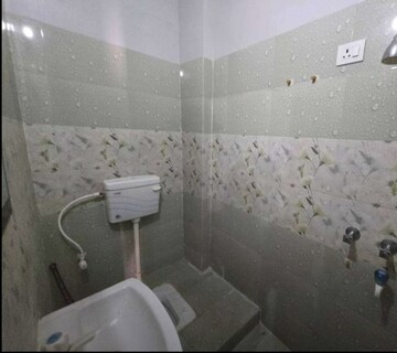 Bathroom in 1 BHK Builder Floor at Aliganj – for Rent
