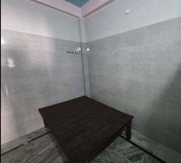 Room in 1 BHK Builder Floor at Aliganj – for Rent
