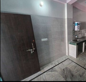 Room in 1 BHK Builder Floor at Aliganj – for Rent