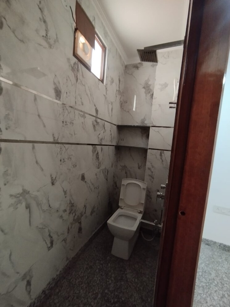 Bathroom, mahavir enclave 1 3 Bedroom 1050 Sq.Ft. Builder Floor In Mahavir Enclave 1 Delhi 8256097