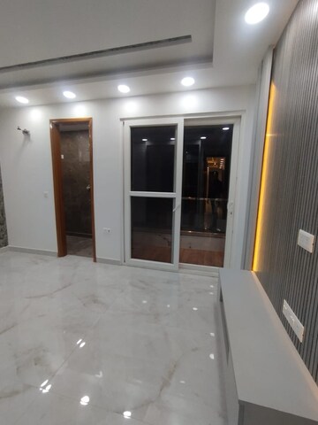 Building Lobby in 3 BHK Builder Floor at Mahavir Enclave 1 – for Sale