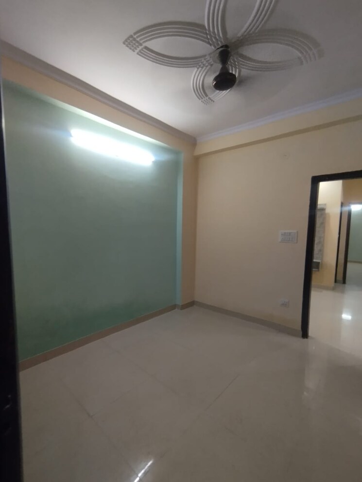 Room, mahavir enclave 1 3 Bedroom 1050 Sq.Ft. Builder Floor In Mahavir Enclave 1 Delhi 8256174