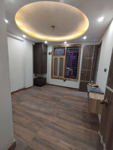 Building Lobby in 3 BHK Builder Floor at Mahavir Enclave 1 – for Sale