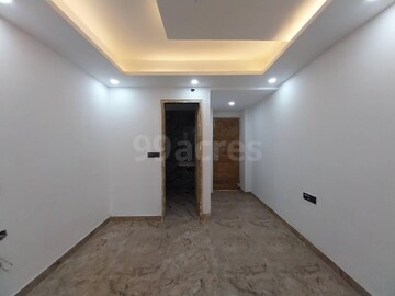 Room in 3 BHK Builder Floor at Puri Kohinoor, Sector 89 – for Sale