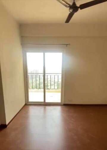 Room in 4 BHK Apartment at Amrapali Terrace Homes, Tech Zone 4 Greater Noida – for Rent
