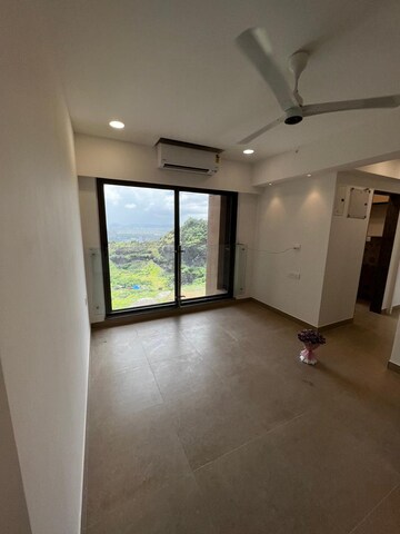 Room in 2 BHK Apartment at Kanakia Silicon Valley, Powai – for Rent