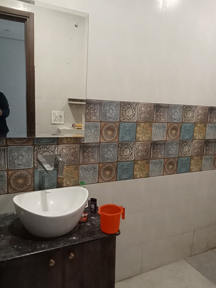 Bathroom, safdarjung enclave 3 Bedroom 1250 Sq.Ft. Builder Floor In Safdarjung Enclave Delhi 8256568
