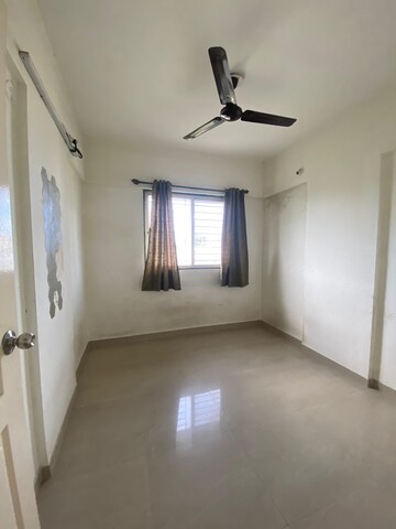 Room in 2.5 BHK Apartment at Kumar Kul Utsav, Kondhwa Budruk – for Rent