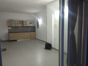 Room in 1 BHK Apartment at Florida River Bank, Mundhwa – for Rent