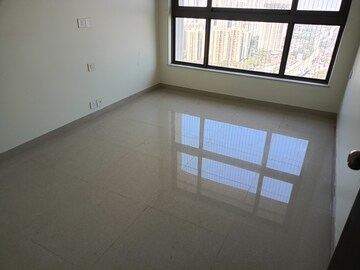 Room in 2 BHK Apartment at Kalpataru Paramount, Kapur Bawdi – for Rent