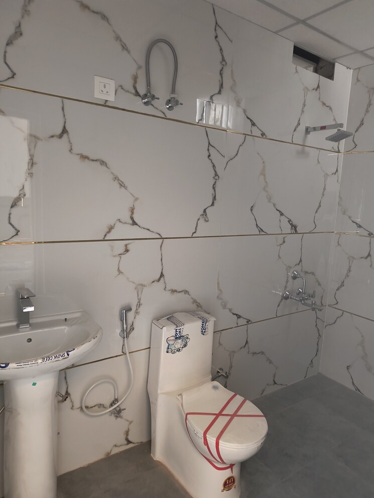 Bathroom, kulhan 3 Bedroom 1100 Sq.Ft. Builder Floor In Kulhan Dehradun 8256712