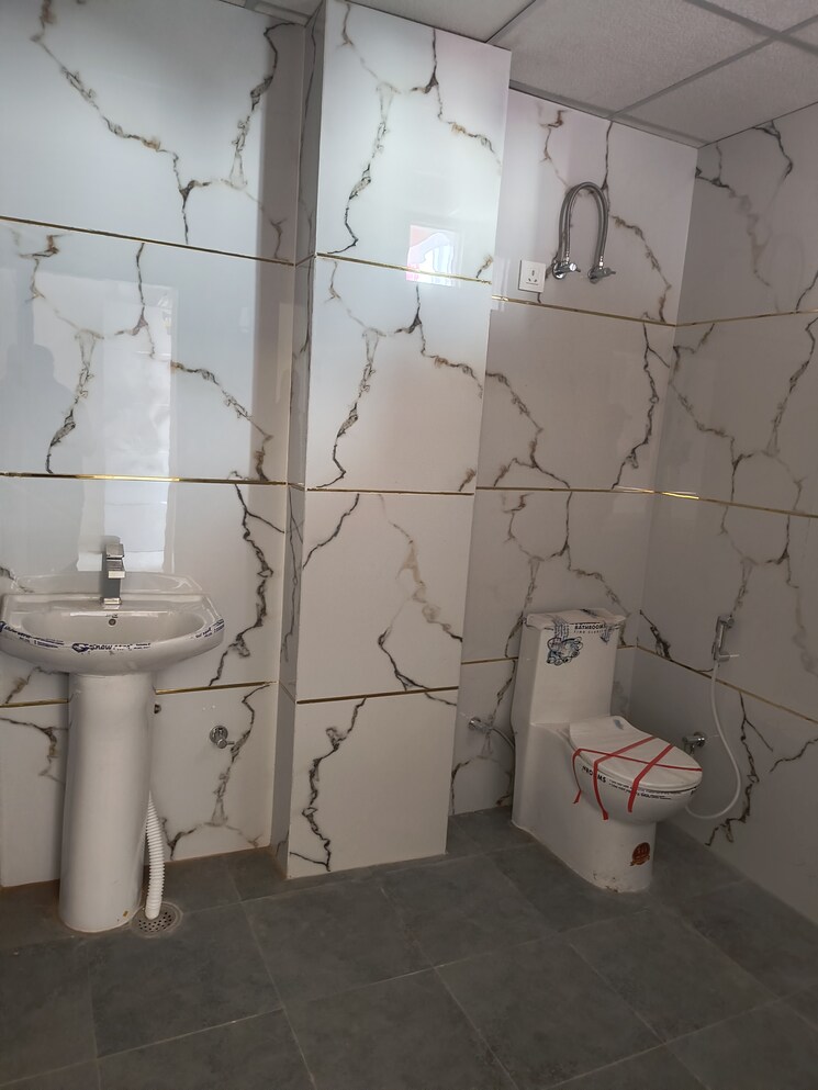 Bathroom, kulhan 3 Bedroom 1100 Sq.Ft. Builder Floor In Kulhan Dehradun 8256712