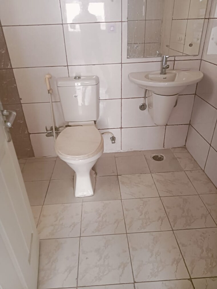 Bathroom, tulip-petals 3 Bedroom 1550 Sq.Ft. Apartment In Sector 89 Gurgaon 8256778