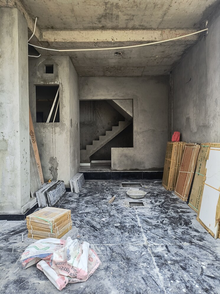  Parking, sahastradhara 3.5 Bedroom 130 Sq.Yd. Villa In Sahastradhara Dehradun 8256770