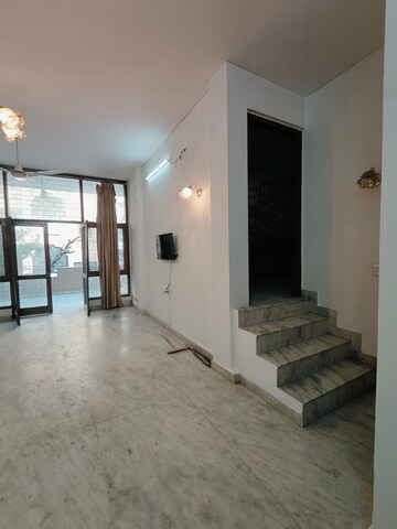 Room in 3 BHK Builder Floor at Shivalik Colony – for Rent