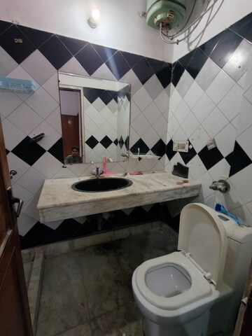 Master Bedroom in 3 BHK Builder Floor at Shivalik Colony – for Rent
