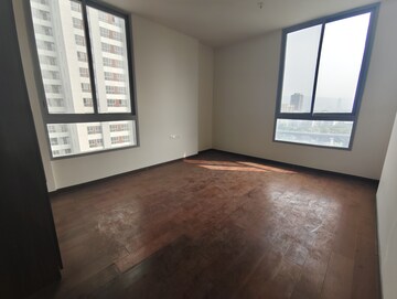Room in 3 BHK Apartment at Piramal Vaikunth Cluster 1, Balkum Pada – for Sale