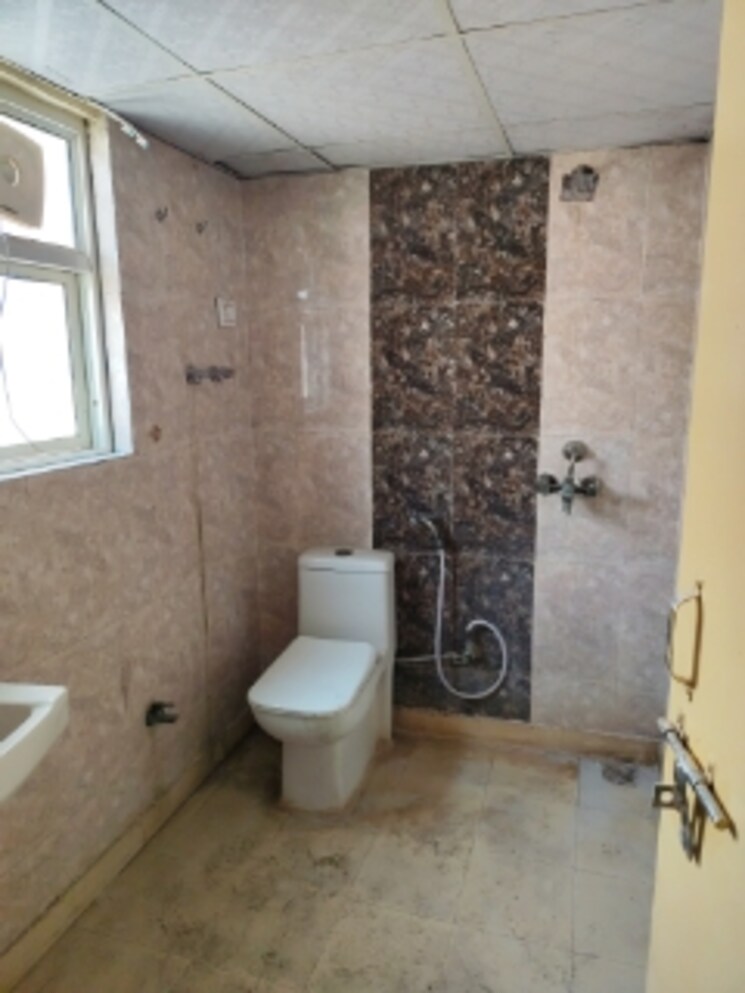 Bathroom, futec-gateway 4 Bedroom 2550 Sq.Ft. Apartment In Sector 75 Noida 8257149