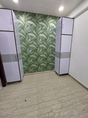 Room in 3 BHK Builder Floor at Indirapuram – for Sale