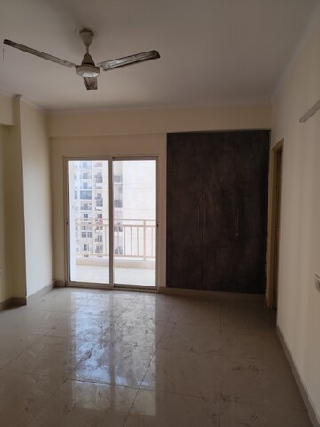 Room in 4 BHK Apartment at Futec Gateway, Sector 75 – for Sale