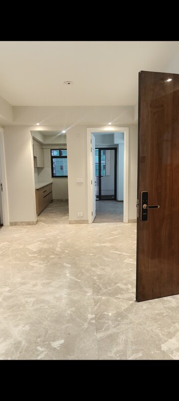 Room in 3 BHK Apartment at Signature Global City 63A, Sector 63a – for Sale