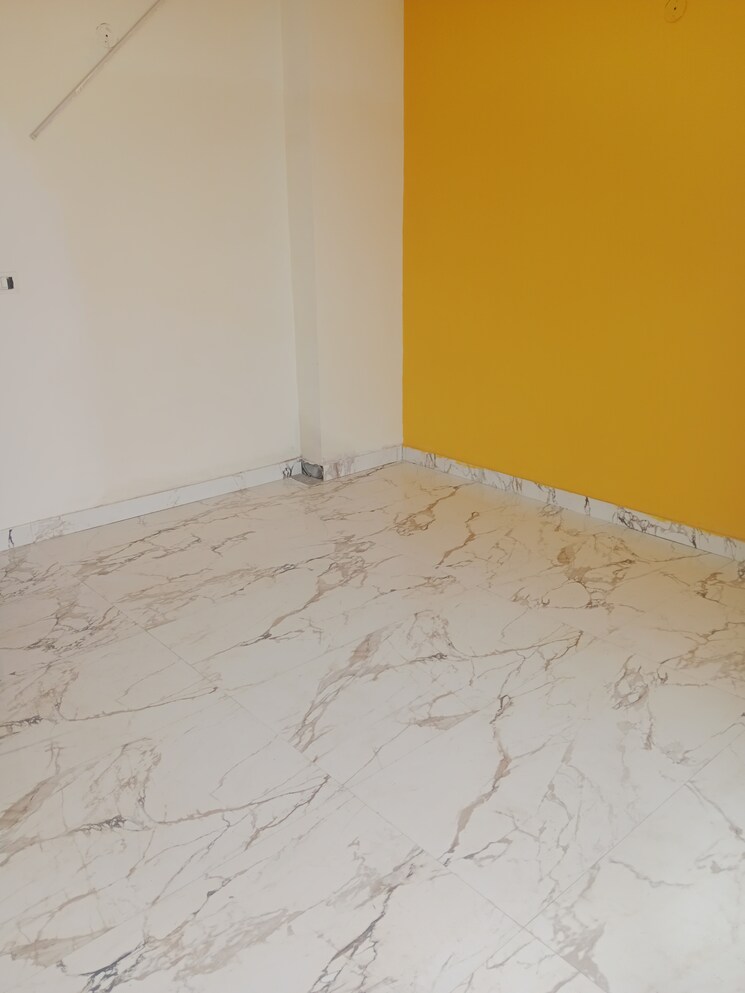 Room, sector 73 2 Bedroom 1100 Sq.Ft. Builder Floor In Sector 73 Noida 8257386