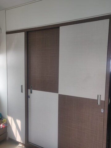 Room in 3 BHK Apartment at Blue Mountains, Malad East – for Rent