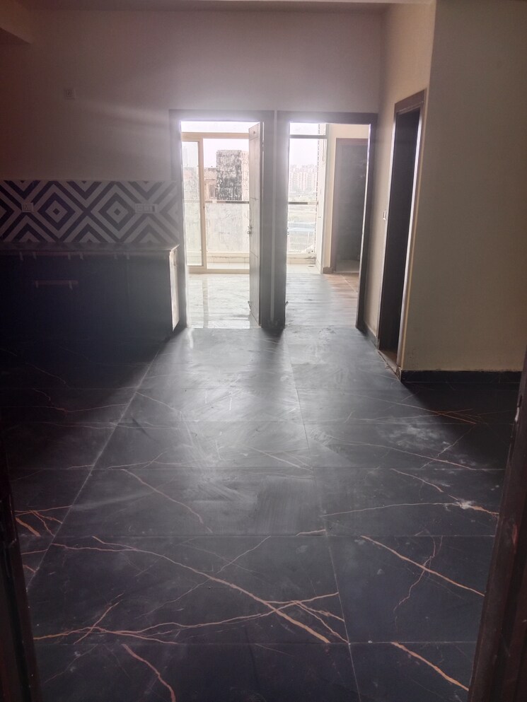 Room, sector 73 3 Bedroom 1450 Sq.Ft. Builder Floor In Sector 73 Noida 8257555