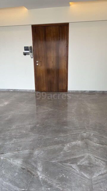 Room in 4 BHK Apartment at Santacruz West – for Rent