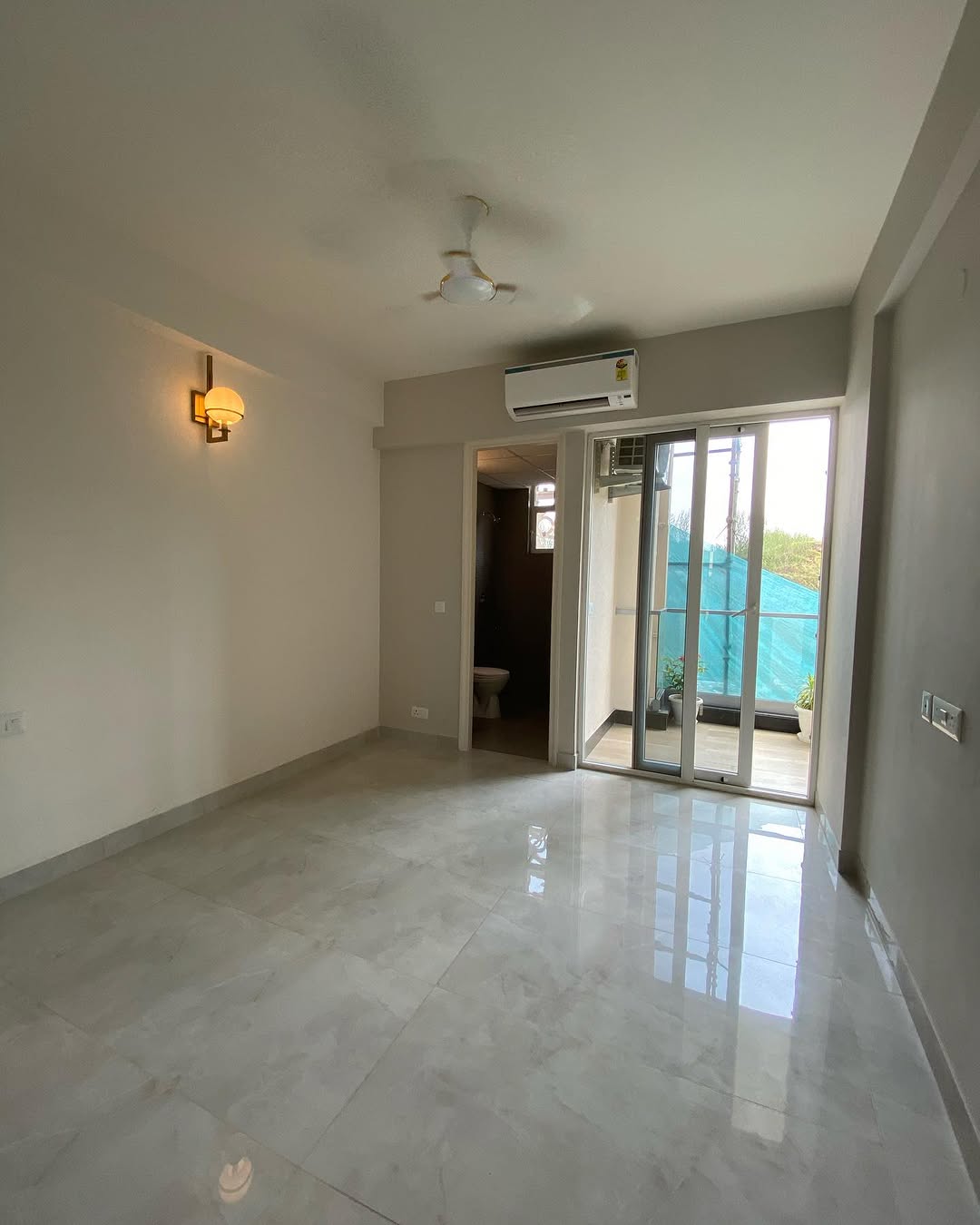 2 BHK + Extra Room Apartment For Sale in Signature Global City 93