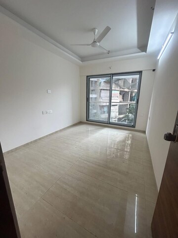 Room in 3 BHK Apartment at Je And Vee Om Trimurti, Malad East – for Rent