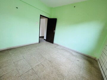 Room in 3 BHK Apartment at Seawoods – for Rent