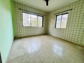 Room in 3 BHK Apartment at Seawoods – for Rent