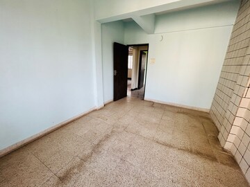 Room in 3 BHK Apartment at Seawoods – for Rent