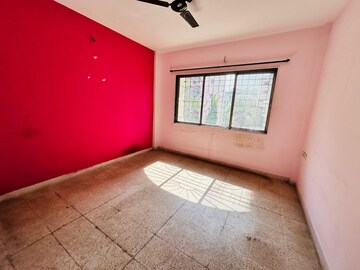 Room in 3 BHK Apartment at Seawoods – for Rent