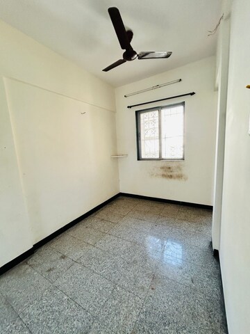 Room in 3 BHK Apartment at Seawoods – for Rent