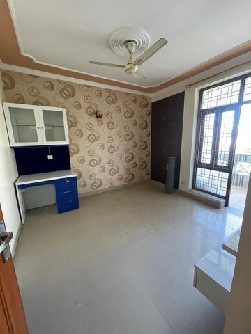 Room in 4 BHK Builder Floor at Ardee City, Sector 52 – for Rent