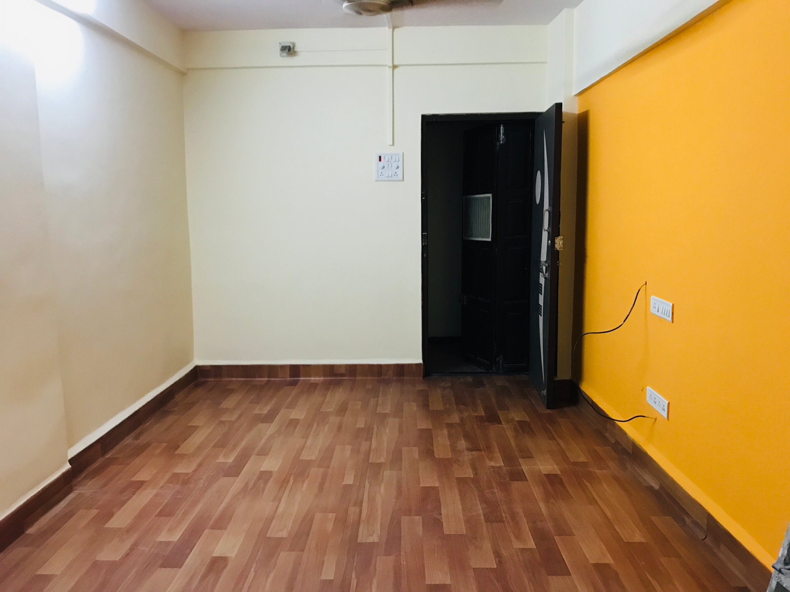 2 BHK + Extra Room Apartment For Sale in Manish Chsl