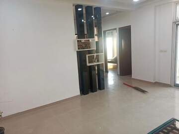 Room in 2.5 BHK Apartment at Mahagun Mywoods, Sector 16c Greater Noida – for Rent