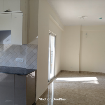 Room in 3 BHK Apartment at Amrapali Centurian Park, Amrapali Dream Valley – for Rent
