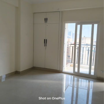 Room in 3 BHK Apartment at Amrapali Centurian Park, Amrapali Dream Valley – for Rent