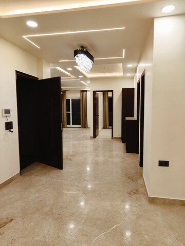 Room in 4 BHK Builder Floor at Golden Floors, Sector 50 – for Rent