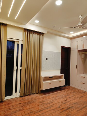 Building Lobby in 4 BHK Builder Floor at Golden Floors, Sector 50 – for Rent