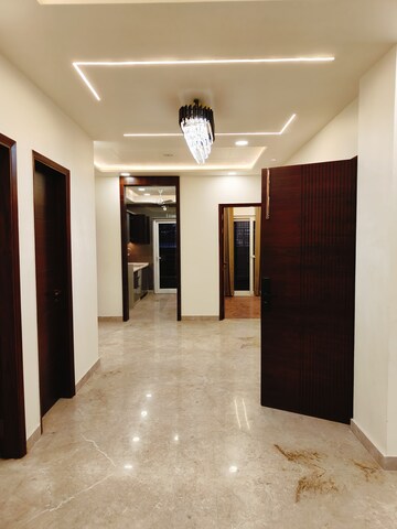 Room in 4 BHK Builder Floor at Golden Floors, Sector 50 – for Rent