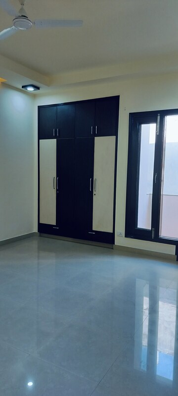 Room in 3 BHK Independent House at RWA Apartments Sector 50, Sector 50 – for Rent