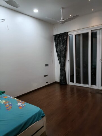 Room in 4 BHK Apartment at The Spires, Aundh – for Rent