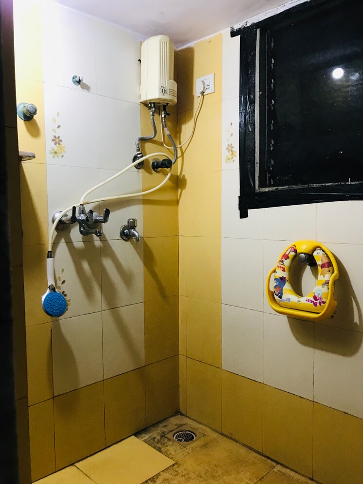 Bathroom, om-sadguru-nagar 1 Bedroom 450 Sq.Ft. Apartment In Kandarpada Mumbai 8258413