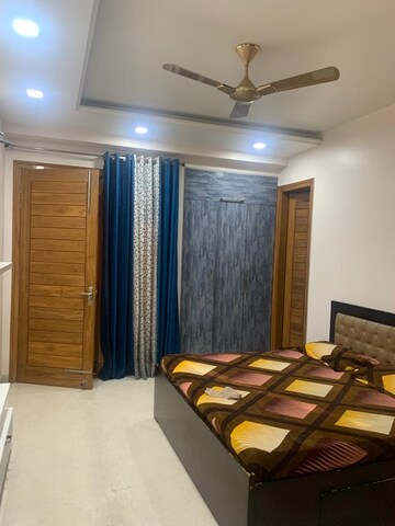 Bedroom in 3 BHK Builder Floor at Sector 38 – for Rent