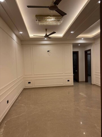 Building Lobby in 4 BHK Builder Floor at Ansal API Versalia, Sector 67a – for Sale